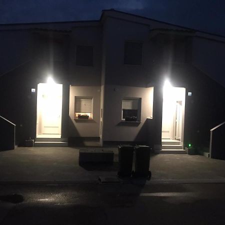 Apartman Petra 1 Vir Eksteriør bilde